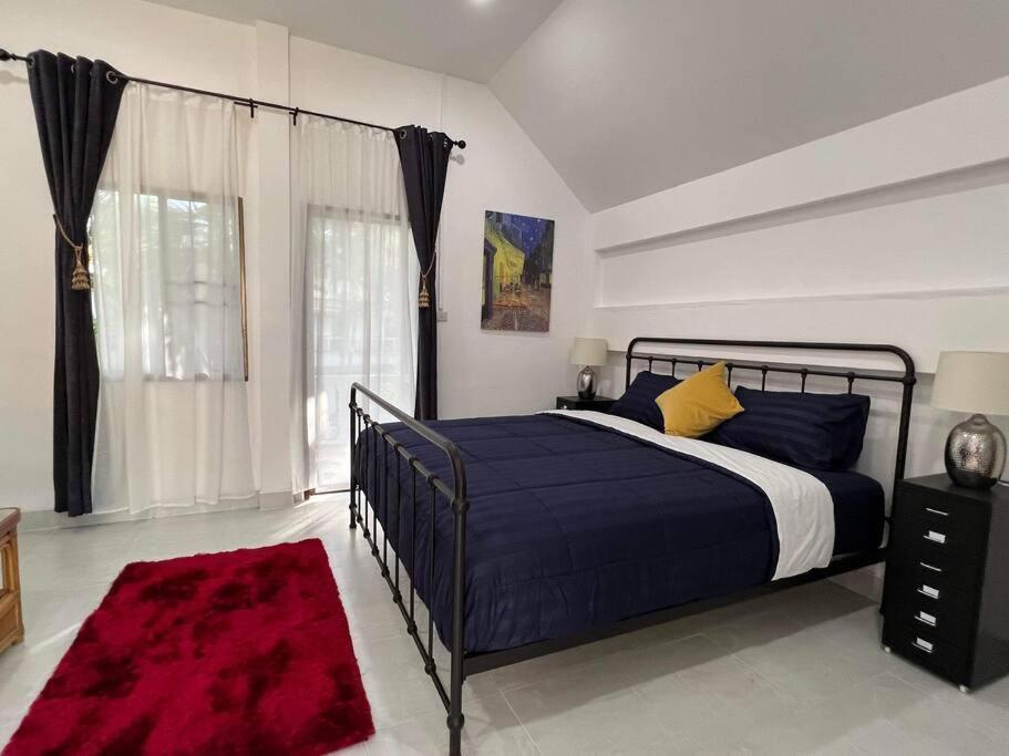 Villa Charming With Balcony Near